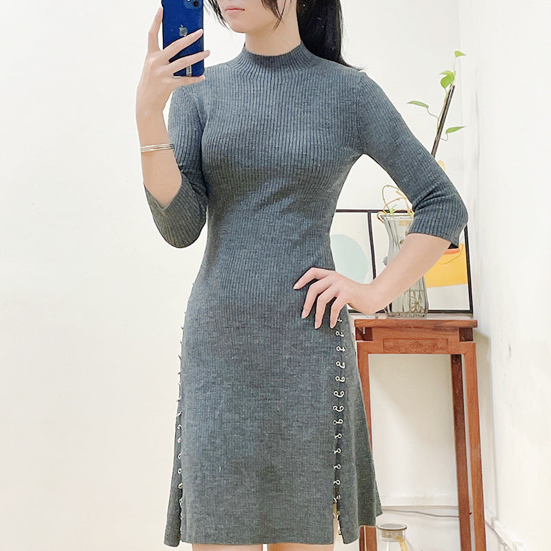 Slimming slit dress, metal decoration