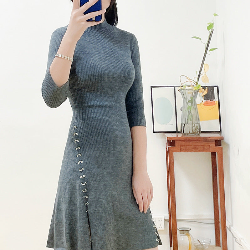 Slimming slit dress, metal decoration